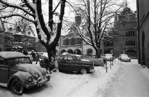 Freiburg: Rathausplatz im Schnee, von der Nordostecke