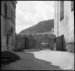 Steinach: Tore in Gasse