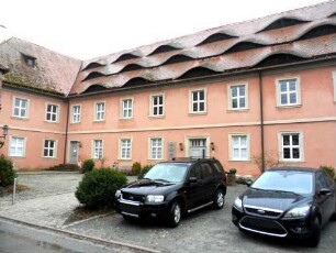 Stadtbild - Kastenhof-Hauptgebäude über Traufseite (im Baubestand frühes 18 Jh - weitgehender Barocker Neubau)
