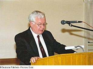 Volkmar Leimert während seiner Laudatio auf Frank Streuber