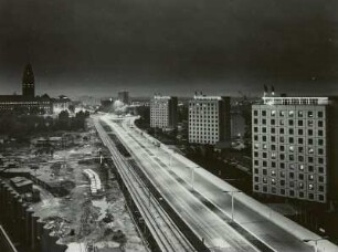 Dresden. Blick vom Neubau östlich der Prager Straße nach Norden auf die Christianstraße (später Dieckmannstraße) mit den drei Studentenwohnheimen bei Nacht