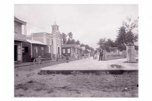 Straßenszene in Raymond bei San Juan