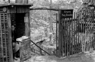 Reportage: Wandervögel und andere Vögel in der Sächsischen Schweiz. Kasse am Eingang zur Burg Neurathen auf der Bastei