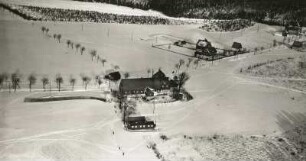 Hermsdorf. Östlicher Ortsteil mit Gasthaus Zollhaus und Hotel Wettin. Luftbild-Schrägaufnahme von Südwest