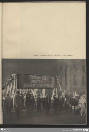 Fackelzug der Jugend für die Gründung der DDR