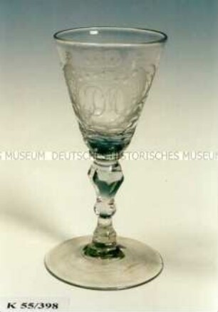 Stengelglas mit Monogramm PM und Kurhut