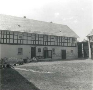 Niederalbertsdorf (Langenbernsdorf-Niederalbertsdor), Dorfstraße 121. Vierseithof (1857). Wohnstallhaus. Hofansicht
