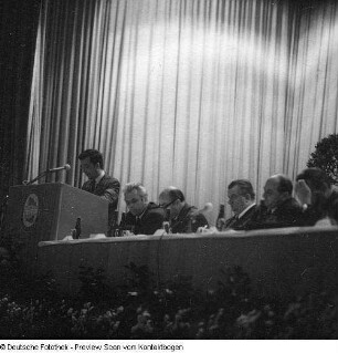 Grußadresse Stadtleitung; Stadtbezirksdelegierten-Konferenz; Eröffnung Parteilehrjahr 1971/1972