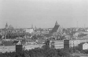 Ansicht von Leipzig. Links die Nikolaikirche, rechts die Thomaskirche