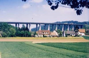 Talbrücke Köfering, Unterrieden