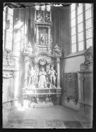 Epitaph von Graf Michael III. von Wertheim mit Gräfin Katharina von Stolberg und Graf Philipp II. von Eberstein (Ebersteinsches Epitaph)