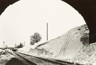 Arnsdorf, Schneeverwehungen, Ausschaufeln