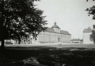 Schleswig, Schloss Gottdorf : Schleswig. Schloss Gottdorf (Schleswig-Holsteinisches Landesmuseum), Südflügel. Ansicht von Südwesten