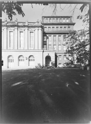 Dresden-Neustadt, Weintraubenstraße 3. EOS (Erweiterte Oberschule) "Romain Roland" (1914-1915; H. Erlwein). Ansicht von Nordost