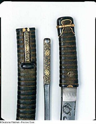 Langschwert (Katana) mit Scheide und Schwertnadel (Kogai) : Dresden. Rüstkammer. Japanisches Langschwert (Katana) mit Scheide und Schwertnadel (Kogai) (1701/1800)