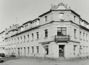 Neustadt in Sachsen, Wohnhaus : Neustadt in Sachsen. Wohnhaus mit Laden (um 1890), Sebnitzer Straße 13. Straßenansicht