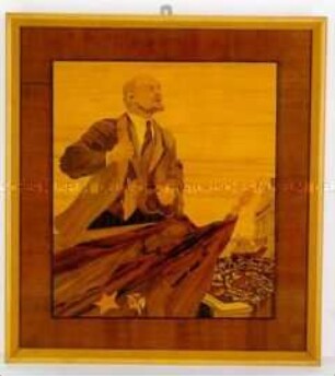 Intarsienbild: Lenin am Rednerpult, aus dem Staatsratsgebäude