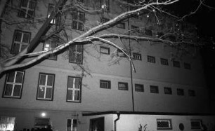 Besetzung der Bezirksverwaltung des Ministeriums für Staatssicherheit der DDR (BVfS) / Amt für Nationale Sicherheit (AfNS) Dresden am 5. Dezember 1989. Fotoserie. Aufnahmezeit: ab ca. 17.30 Uhr