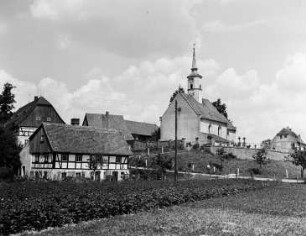 Berzdorf, Ortsansicht : Berzdorf auf dem Eigen. Ansicht mit Dorfkirche und Gehöften