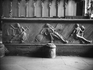 Bamberg, Dom, Tumba Papst Clemens II., Paradiesstrom, Justitia und Temperantia