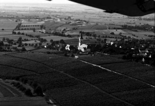Ballrechten-Dottingen, Ballrechten: Ortsbilder, mit Kirche und Weinbergen