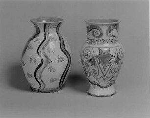 Vase mit Tier- und Pflanzenmotiven : Zwei Vasen (1. V. 20. Jh.; K. Feuerriegel)