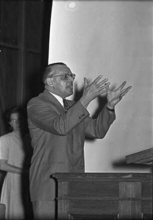 Eröffnung der Deutschen Therapiewoche 1951 mit Deutscher Heilmittelausstellung.