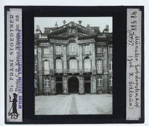 Münster, Erbdrostenhof : Mittelrisalit der Fassade