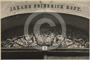 Ziergitter am Portal des Rost`schen Hauses in Lauban
