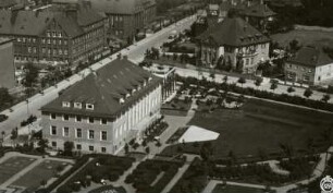 Dresden-Räcknitz , Mommsenstraße. Technische Universität. Studentenhaus (1925). Luftbild-Schrägaufnahme von Südwest