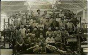 Gruppenbild von Arbeitern (Metallverarbeitung)