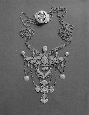 Mehrteiliger Anhänger mit Kreuz ("Gadderken") an dreireihiger Kette (Brautschmuck)