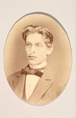Porträt Curt Layritz : Foto-/Bildersammlung Stenografische Sammlung. Porträt Curt Layritz. Photographie (1881/1882; R. Müller). Dresden: SLUB P a 0180