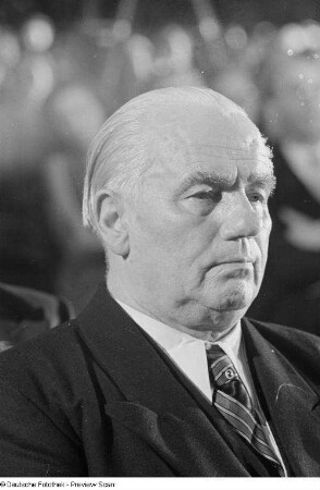 Portrait Wilhelm Piecks im Publikum der Bachfeier