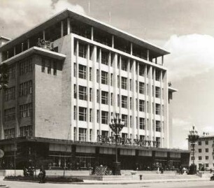 Ulan Bator. Zentrales Warenhaus (1961) auf der Friedensstraße