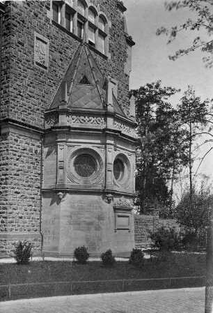Städtisches Klinikum. Verwaltungsbau - Kapelle