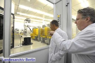 Der Regierende Bürgermeister von Berlin, Klaus Wowereit besucht den Bezirk Marzahn - Hellersdorf