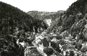Herrnskretschen, Ortsteil Kamnitz : Herrnskretschen (Hřensko). Vorderer Ortsteil mit Kamnitz (Kamenice) von der Straße nach Jonsdorf