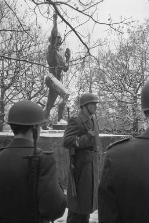 Gedenkfeier der Stadt Karlsruhe am Totensonntag auf dem Karlsruher Hauptfriedhof für die Gefallenen der beiden Weltkriege