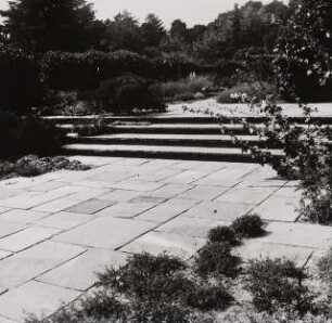 Hakeburg (Wohnsitz des Reichspostministers), Kleinmachnow: Stufen zum Garten