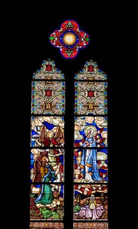 Frankreich. Auvergne. Allier. Saint Pourcain sur Sioule. Eglise Saint Croix. 11 bis 15 Jahrhundert. Fenster