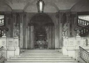 Dresden, Wallpavillon : Dresden-Altstadt, Zwinger. Wallpavillon untere Halle mit Treppe