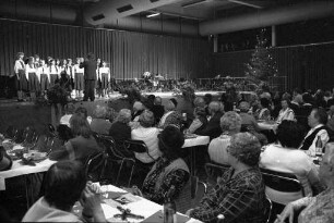 Winterfeier für Senioren des Kreisverbands Karlsruhe der Arbeiterwohlfahrt AWO in der Gartenhalle