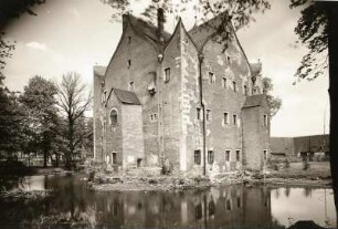 Schoss Neukirchen bei Chemnitz. Wasserschloss (1501/1550). Ansicht von Südwesten