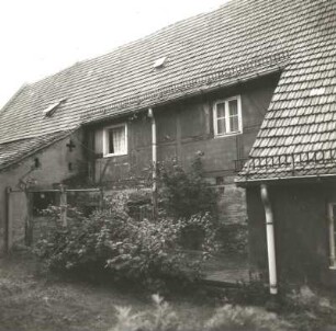 Dresden-Kaditz, Altkaditz 30. Dreiseithof (1. H. 19. Jh.), Wohnstallhaus