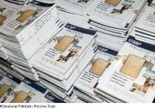 Gestapelte Bände der Wissenschaftlichen Zeitschrift der Technischen Universität Dresden "Geschichte und Zukunft von Information und Wissen