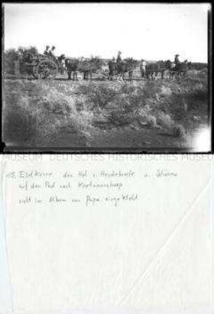 Offiziere der Schutztruppe für Deutsch-Südwestafrika auf Eselkarren auf der Fahrt nach Keetmanshoop