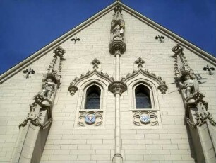 Ritterkapelle-Giebelseite West-oberer Bereich mit Fialen und Ornamentik