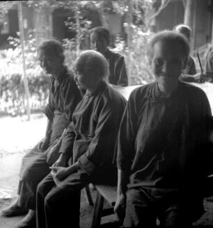 Greisinnen im Altenheim (China 1959)
