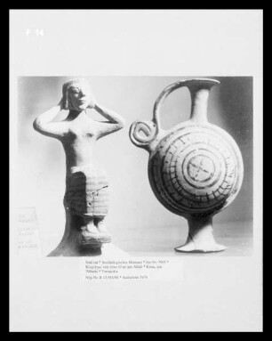 Klagefrau, von einer Urne aus Afrati